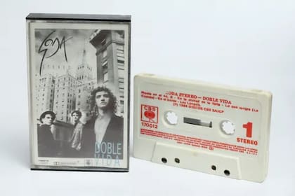 “Amaba ese cassette, también lo tenía, En la ciudad de la furia era el segundo tema del lado A. Me dije que era el momento ideal para sacar conversación".