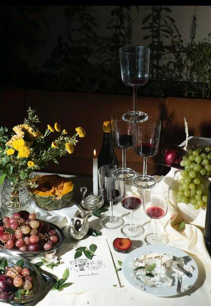 Amador, una cantina plant based ideada por una artista y un estudio de arquitectura.