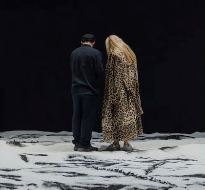 Amalia Amoedo con Matías Duville y la obra que representa a la Argentina en la Bienal de Venecia