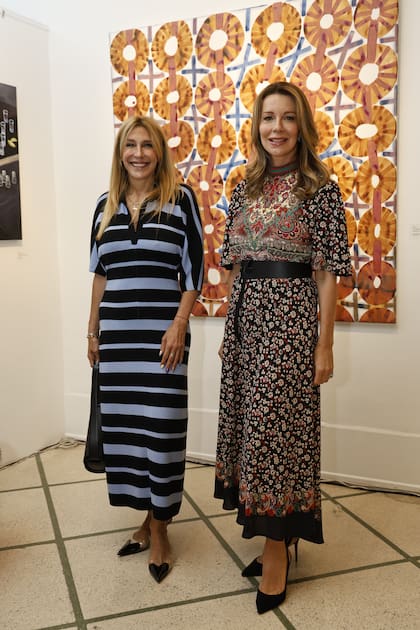 Amalia Amoedo, con un diseño de diseño de Proenza Schouler, calzado Alaïa y un bolso Louis Vuitton vintage. Por su parte, Nunzia Locatelli lució un un look de Etro. Presidente y vicepresidente de la Fundación se mostraron orgullosas por la convocatoria a la Subasta Solidaria