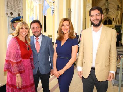 Amalia Amoedo, José Reyes (ministro de la embajada de Uruguay en Argentina), la presidenta Nunzia Locatelli y el cónsul general de Uruguay, José Luis Curbelo.