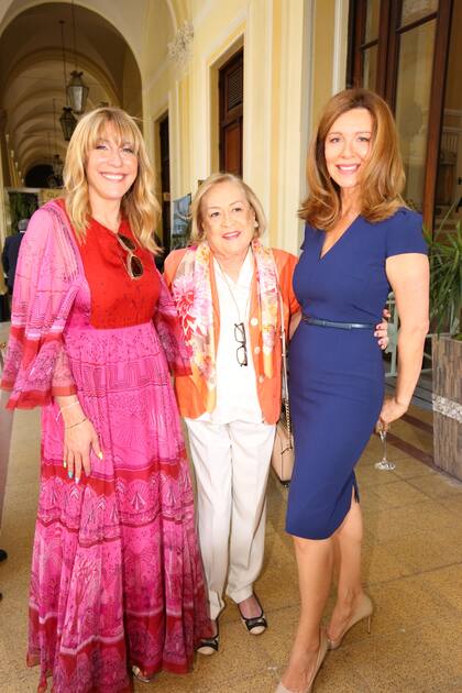 Amalia Amoedo, Lilia Rossbach (embajadora de México) y Nunzia Locatelli.