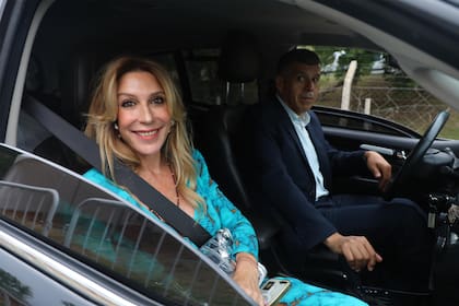 Amalia Amoedo llega a la boda de Horario Rodríguez Larreta y Milagros Maiylin en Reserva Cardales