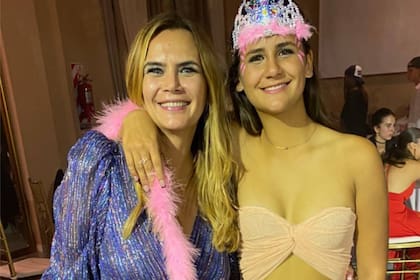 Amalia Granata junto a su hija Uma en la fiesta de 15 