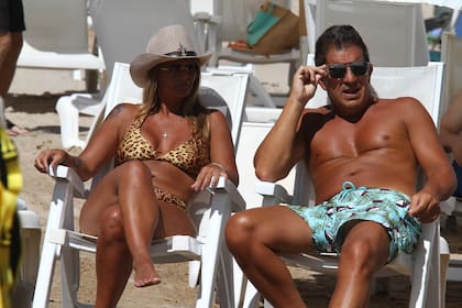 Amalia Granata y Leo Squarzon, muy bronceados en la costa esteña