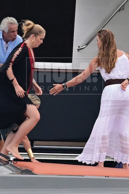 Amalia, la heredera al trono, y su hermana Alexia, en el Alma.