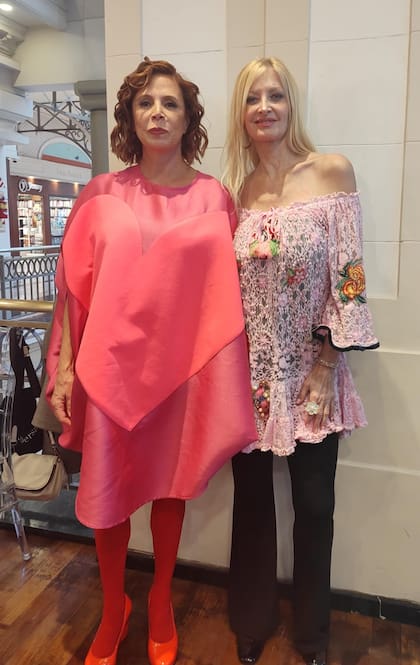 Amalia "Yuyito" González, invitada especial de la diseñadora a la presentación de su libro