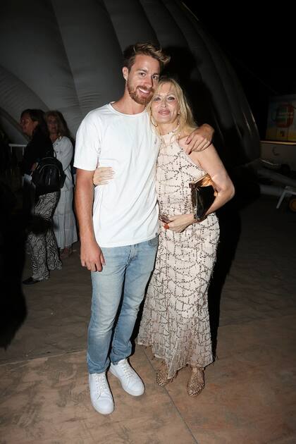 Amalia “Yuyito” González se acercó a felicitar a su hijo Stefano, el hijo que tuvo con su exmarido, César Di Eloy