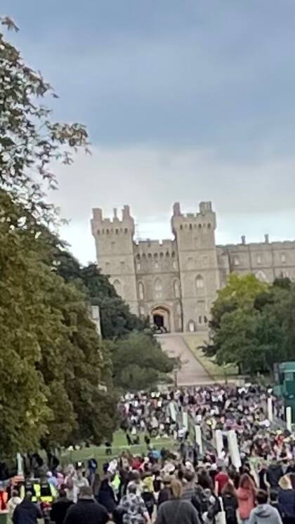 Amanda Holden visitó el castillo de Windsor para rendir tributo a Isabel II