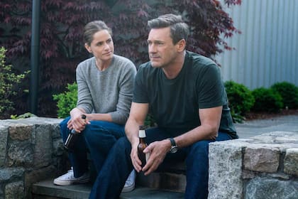 Amanda Peet y Jon Hamm en Your Friends and Neighbors