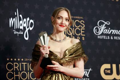 Amanda Seyfried, la primera ganadora de la noche por su papel en la miniserie The Dropout