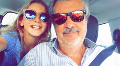 Amante de la buena vida, Miguel en una selfie con Moore, la hija mejor y su “chef favorita”. “Te voy a extrañar siempre”, escribió ella.