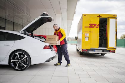 Amazon combina su tienda on line con los sistemas de monitoreo de Audi para que DHL pueda realizar la entrega de pedidos en el baúl de un auto