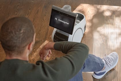 Amazon dice que su robot Astro es capaz de identificar usuarios y responder a sus requerimientos