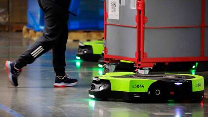 Amazon está aumentando la presencia de robots en sus centros de logística para acelerar procesos y reducir costos