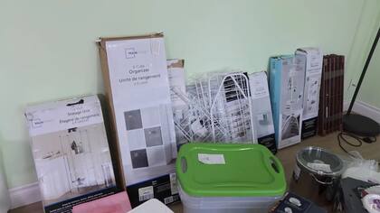 Amazon le envió todo tipo de muebles armables para el hogar