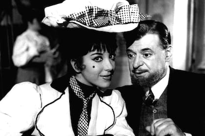 Ámbar La Fox junto a Luis Sandrini en Placeres conyugales, de 1964