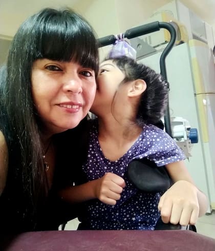 Ámbar y su abuela Silvina Peña