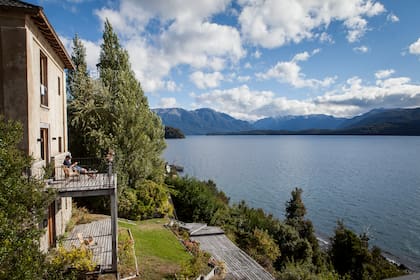 Ambientación toscana a orillas del Nahuel Huapi en Luma, casa de montaña exquisita.