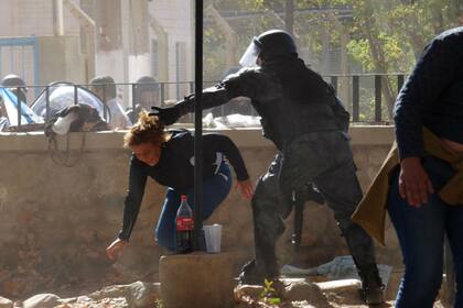 Ambientalistas de Famatina denunciaron que la policía provincial reprimió una protesta contra el gobernador riojano Beder Herrera