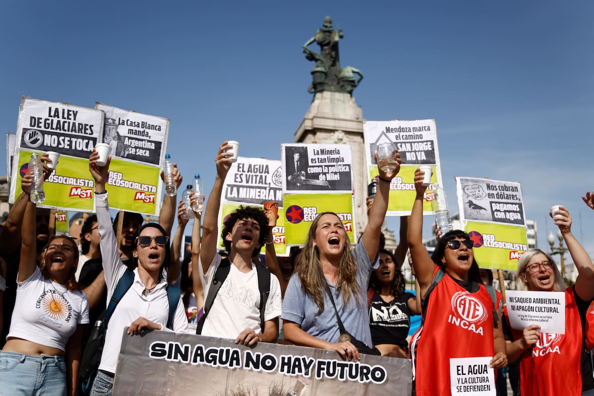 Detenciones y protestas por la reforma de la Ley de Glaciares frente al Congreso