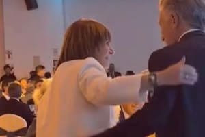 El inesperado saludo de Mauricio Macri y Patricia Bullrich, con beso y abrazo