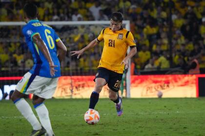 Ambos equipos luchan para obtener el triunfo y asegurar un lugar para la Copa del Mundo de México, Estados Unidos y Canadá.