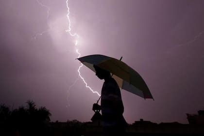 Los rayos y las grandes corrientes ascendentes y descendientes pueden propagar el polen en la atmósfera.