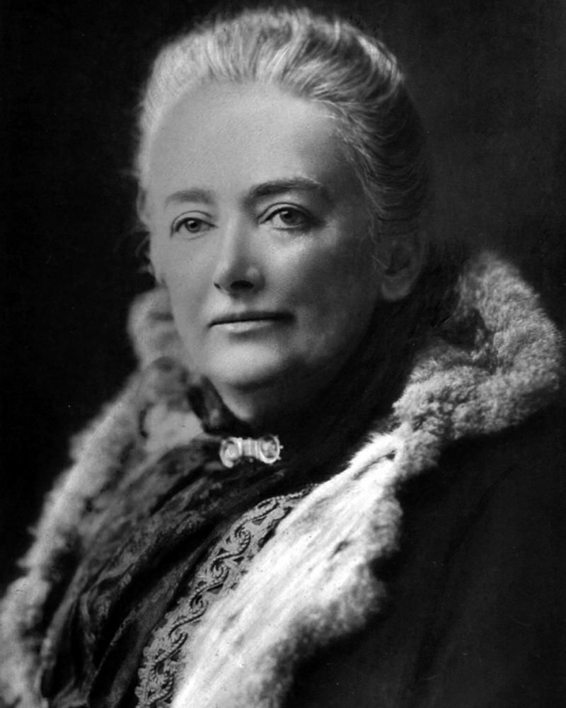 Amelia Edwards, quien inspiró a Andrews fue bautizada "la madrina de la egiptología"