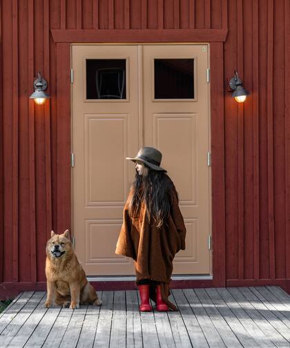 Amelie, la hija mayor, y Osa, la sexta integrante de la familia.