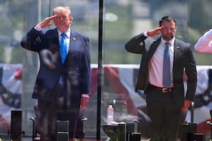 Amenaza de Trump a aeropuertos de ciudades santuario provoca inquietud en la industria de viajes