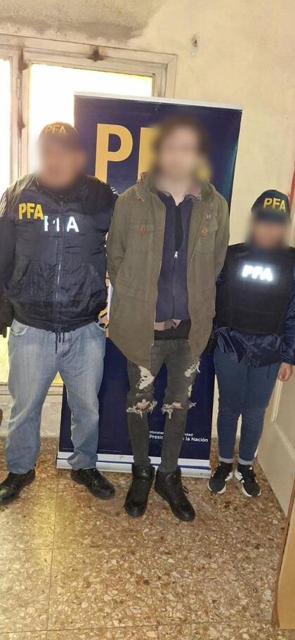 Amenazó con una masacre similar a la de Isla Vista y lo detuvieron en el Conurbano: qué encontraron en su domicilio