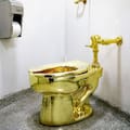 Sale a subasta un inodoro de oro macizo y se espera que alcance cifras siderales
