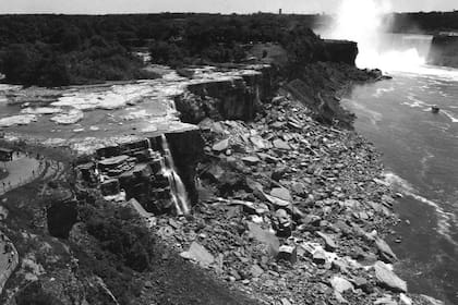 American Falls, una de las tres caídas de las cataratas del Niágara, se secó por completo entre junio y noviembre de 1969