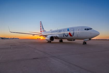 American suspenderá temporalmente su servicio diario a Dallas-Fort Worth (DFW) y reducirá el servicio a Miami (MIA) de tres a dos vuelos diarios. El vuelo diario a Nueva York (JFK) continuará operando