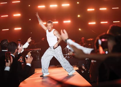 Robbie Williams dejó todo sobre el escenario: interpretó clásicos como “Angels”, “Feel” y “Rock DJ"