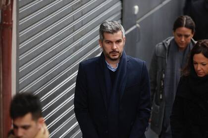 AMIA: a 24 años de la tragedia, piden justicia frente a la sede actual, Marcos Peña estuvo presente
