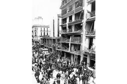 Así quedó el edificio que estaba ubicado enfrente de la AMIA