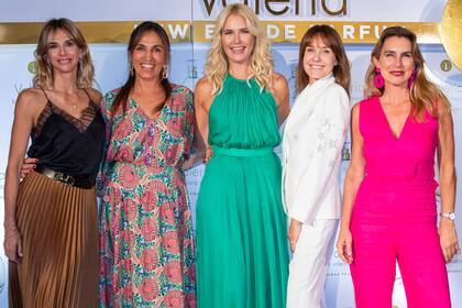 Amigas de toda la vida. Vicky Fariña, Cecilia Santa Cruz, Valeria, Lola Cardona y Solange Monpelat.