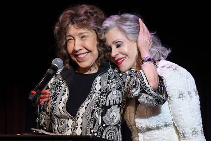 ¡Amigas en la ficción y en la vida real! Lily Tomlin y Jane Fonda conversaron sobre los estereotipos de la industria del cine en un evento sobre igualdad de género en Los Ángeles