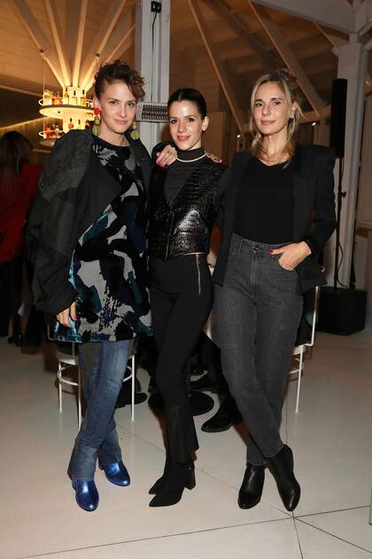 Amigas: Leonora Balcarce, Violeta Urtizberea y Julieta Cardinali, en la inauguración de Arriba, rooftop de Alcorta Shopping