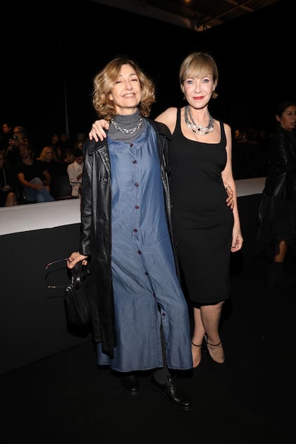 Amigas y colegas, Carola Reyna e Inés Estévez posan sonrientes.