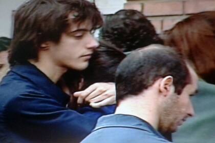 Amigos de la víctima se concentraban esta tarde en la casa de sus padres en Palermo