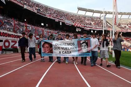 Amigos de Nicolás Garnil junto a red solidaria realizan un pedido por la liberación de los jóvenes secuestrados Fernanda y Cristian