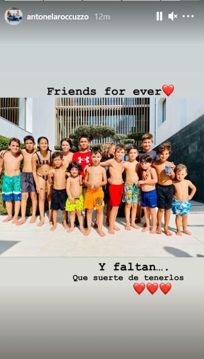 "Amigos por siempre", escribió Antonela junto a la imagen de sus hijos con otros niños disfrutando del clima veraniego