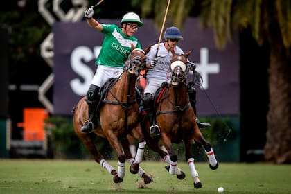 Amigos y adversarios: Bartolomé Castagnola (h.) y Rufino Bensadón, de 20 y 19 años y ex campeones, juntos, del torneo Intercolegial; el de Chapaleufú le gana la posición al de La Natividad.