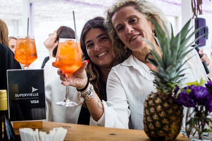 Amigos y clientes de Supervielle se acercaron a María del Mar, en Pinamar, para aprovechar beneficios y descuentos únicos.