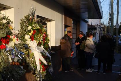 Amigos y familiares despiden al médico Juan Carlos Cruz