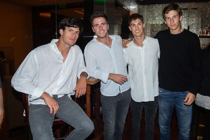 Amigos y polistas: Javier Guerrero, Aiti Garros, José Riglos (los tres primeros son del team de La Nati que juega la Cámara de Diputados) y Rufino Laulhé.