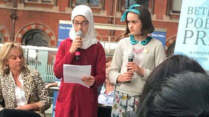 Amineh escribe desde los 8 años y empezó a escribir en inglés tras huir de Siria por la guerra